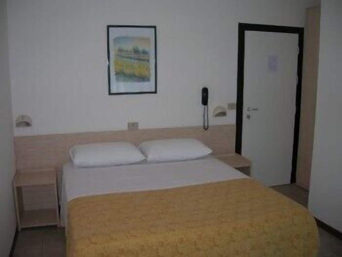 Bedroom 3, Hotel Continental, Pesaro E Urbino
