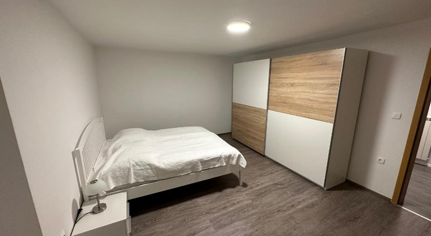 Bedroom, Bella, Koper