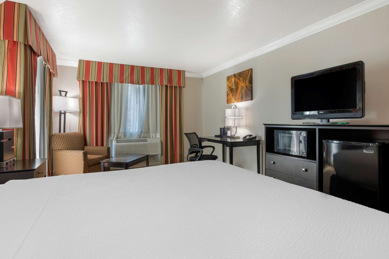Bedroom 3, Best Western Colonial Inn, Fresno