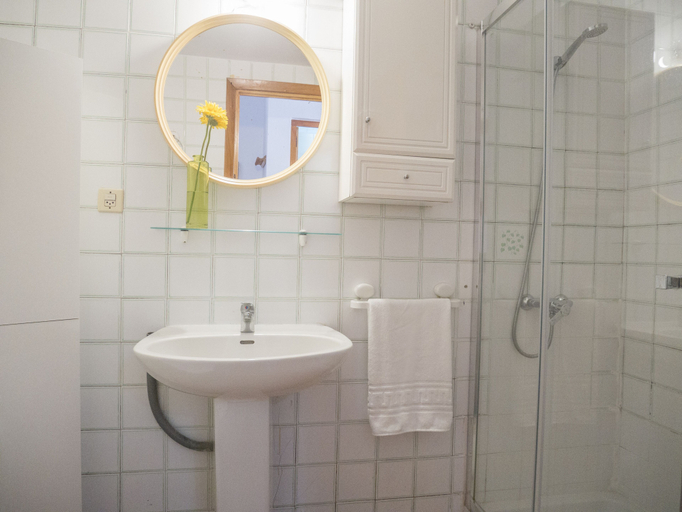 Bathroom, Apartamento Marineu Arcos II, Castellón
