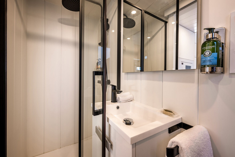 Bathroom 5, Talaia Plaza Ecoresort, Girona