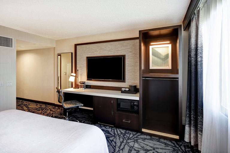 Bedroom 4, Embassy Suites by Hilton Santa Clara Silicon Valley, Santa Clara