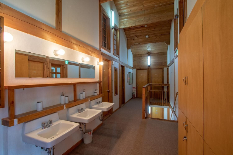 Bathroom 4, North Point, Kutchan
