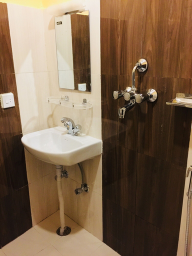Bathroom 3, Golden Lake, Gandaki