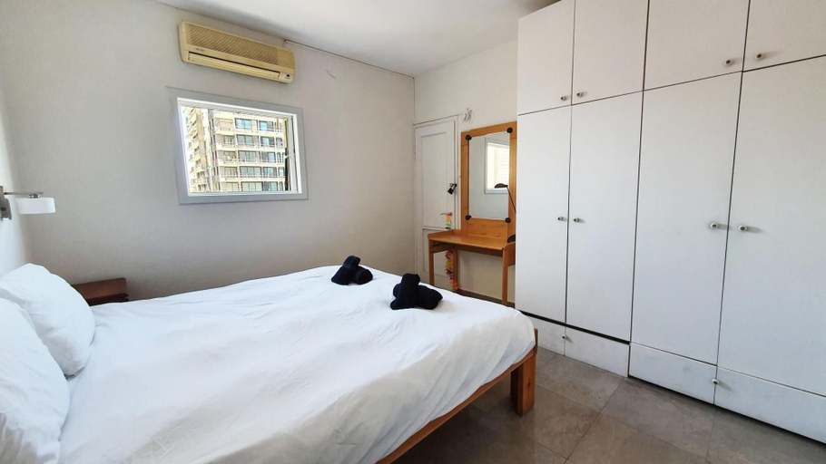 Bedroom 3, Masaryk Musk in Bat Yam