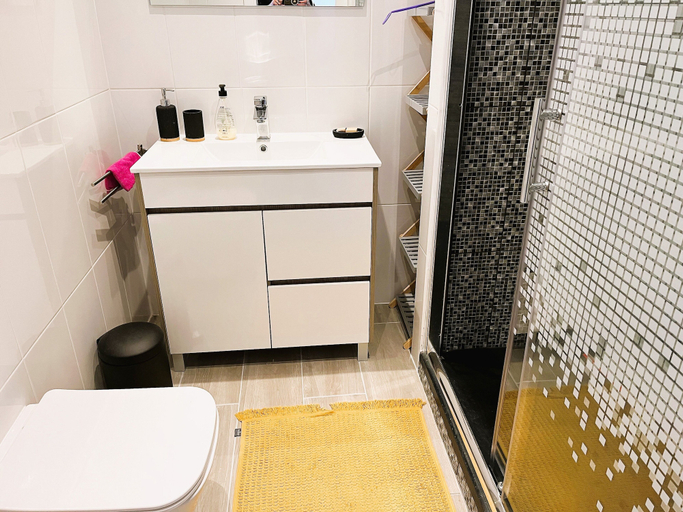 Bathroom 3, 1+1 Bedroom Apartment Veiga, Praceta Vitorino Nemésio, Albufeira, Albufeira