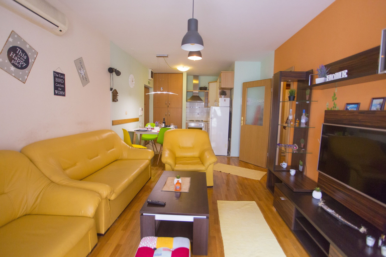 Others 3, Apartaman Hit, Makarska