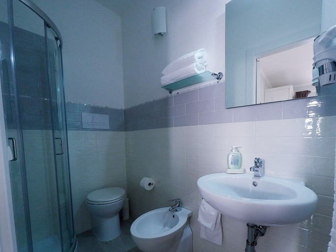 Bathroom 5, Reginelena B&B, Potenza