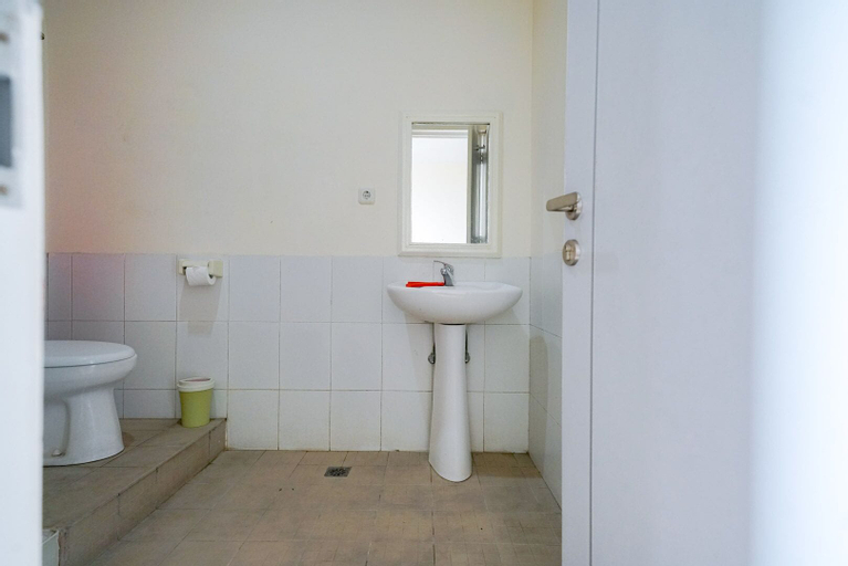 Bathroom 8