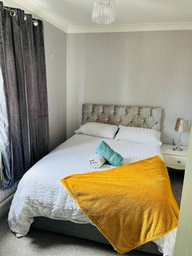 Bedroom 2, Lovely 2-bed House in Rochester, Medway