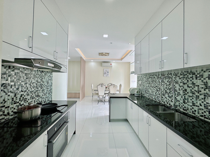 Dining Room 19
