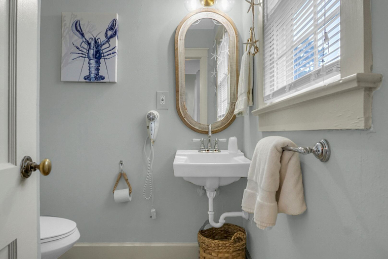 Bathroom 4, Carolina Beach Inn, New Hanover