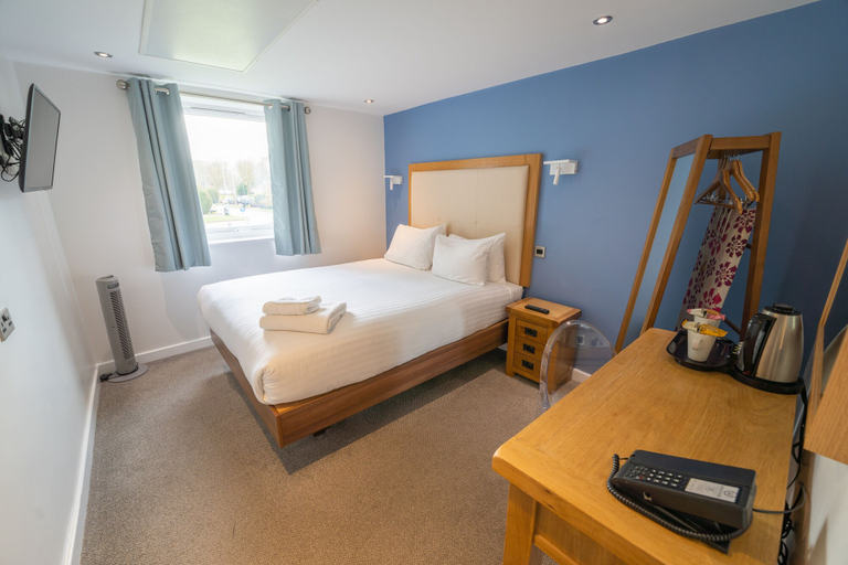 Bedroom 4, Waterside Hotel & Leisure Club, Manchester