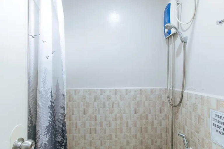 Bathroom, 4720 Silverio Suites Paranaque City, Parañaque