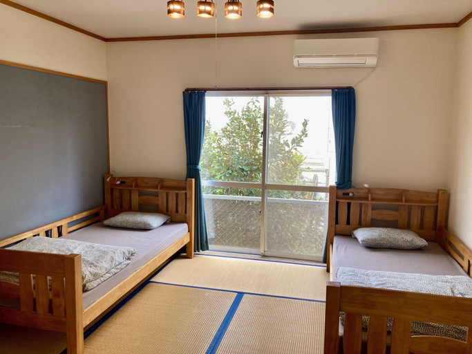 Bedroom 4, Life is a Journey - Hostel, Onna