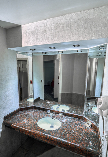 Bathroom 4, Motel Mediterraneo, Mexicali