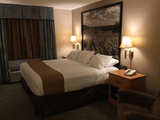 Bedroom 3, Super 8 by Wyndham Monroe WI, Green