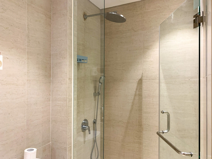 Bathroom 5, Warm And Modern Look Studio Room At Gold Coast Apartment, North Jakarta