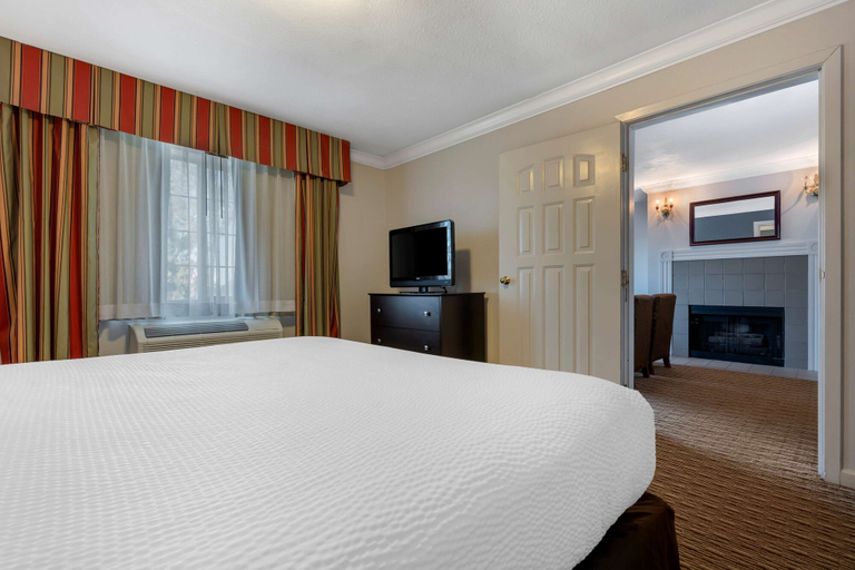 Bedroom 3, Best Western Colonial Inn, Fresno