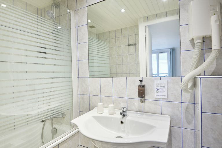 Bathroom 2, Hôtel Kabanel by HappyCulture, Paris