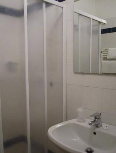 Bathroom 4, Cannon d'Oro, Siena