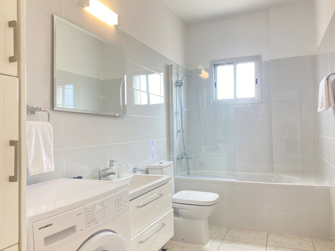 Bathroom, Phaedrus Living Down Town Nestoras 301