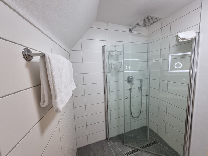 Bathroom 5, Hotel Ursula Garni, Bernkastel-Wittlich