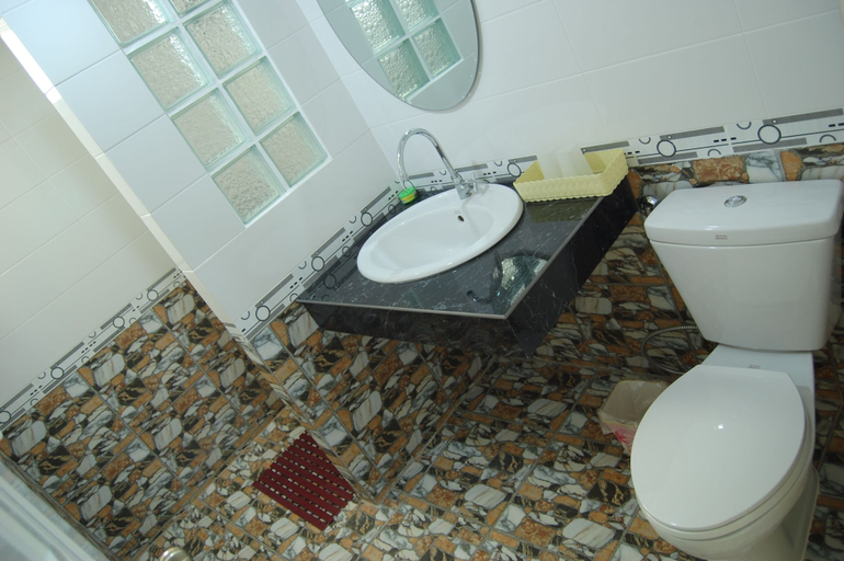 Bathroom 3, Sangthong Resort, Saraphi