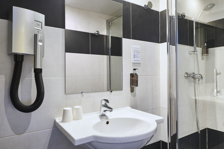 Bathroom 2, Hôtel Kabanel by HappyCulture, Paris