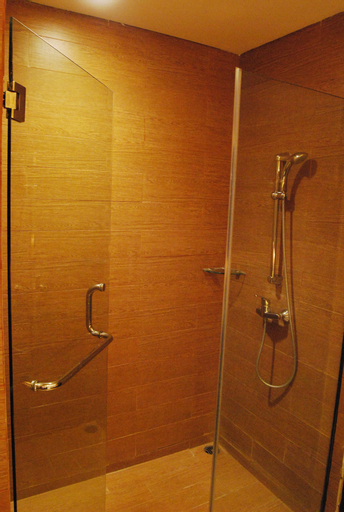 Bathroom 13