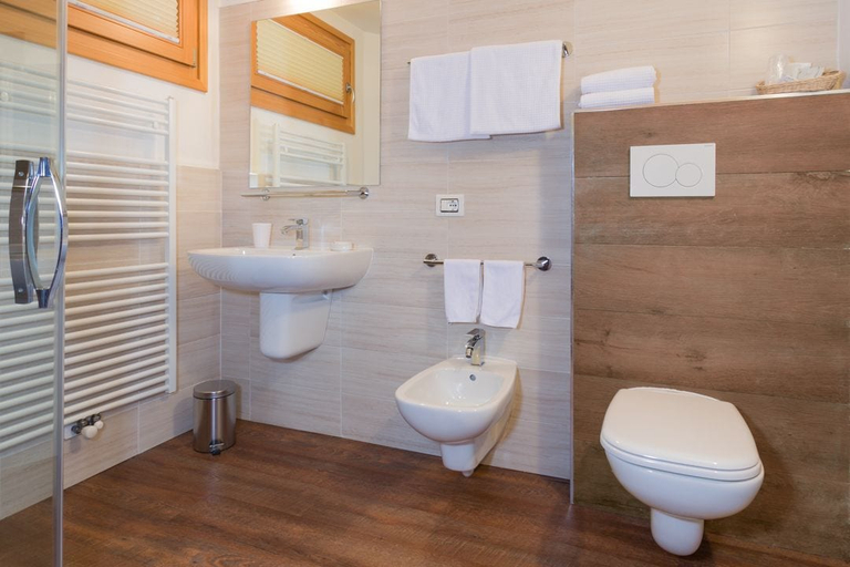 Bathroom 3, Jägerhaus, Trento