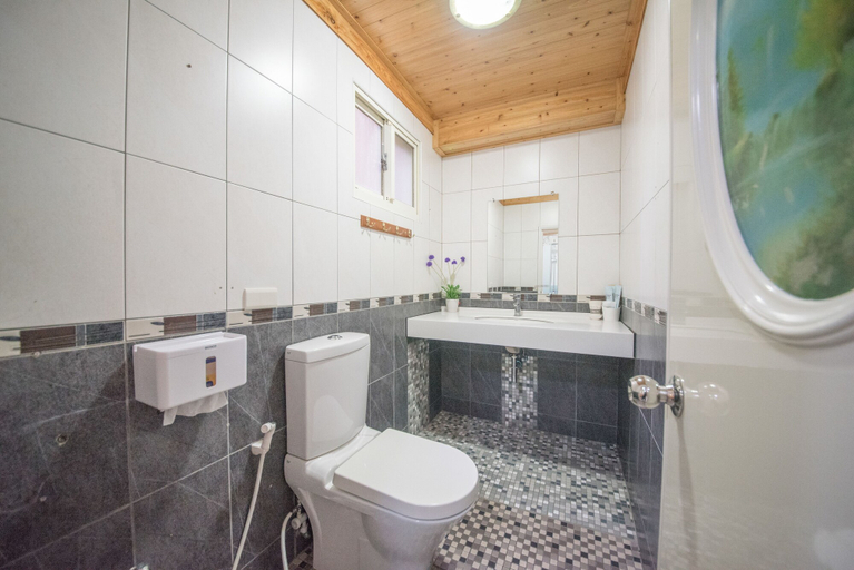 Bathroom 3, Honey House B&B, Yilan