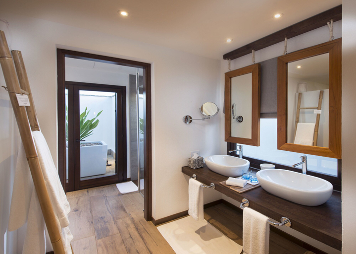Bathroom 5, Mequfi Beach Resort, Mecufi