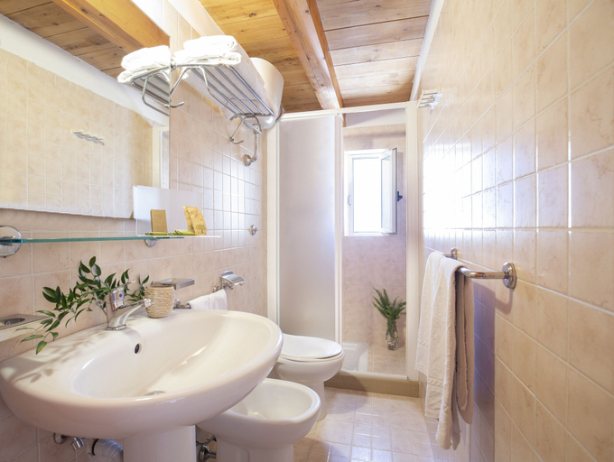 Bathroom 5, Hotel Punta San Francesco, Foggia