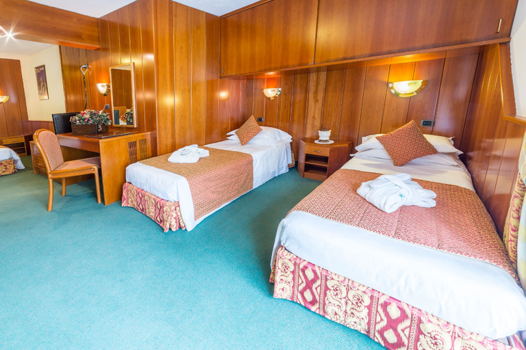 Bedroom 4, Hotel Excelsior Planet, Aosta