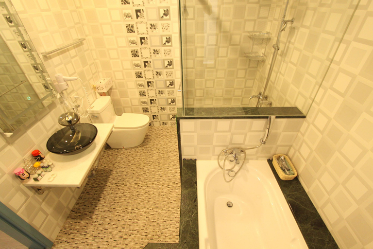 Bathroom 3, Kingdom Love Bed and Breakfast, Hualien
