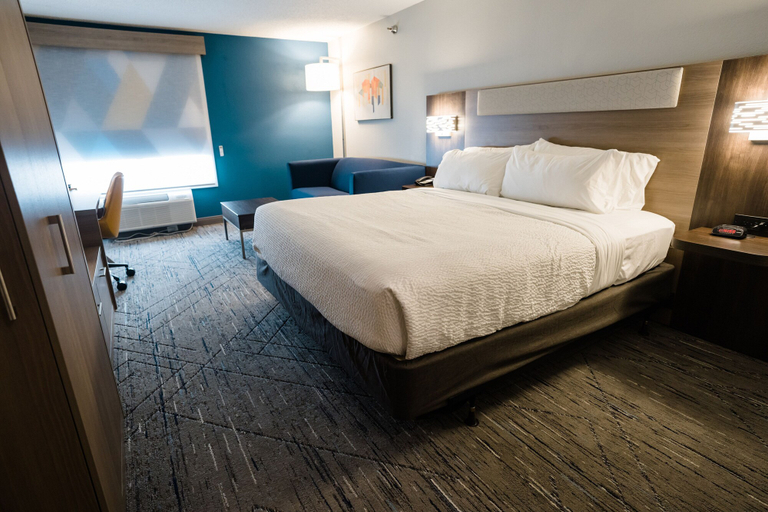 Bedroom 2, Holiday Inn Express & Suites KNOXVILLE-NORTH-I-75 EXIT 112 by IHG, Knox
