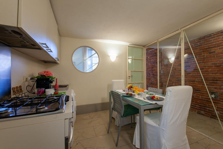 Others 4, Casta Dama Apartment, Lucca