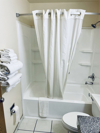 Bathroom 4, Super 8 by Wyndham Corbin/London KY, Knox