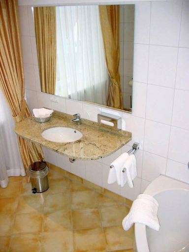 Bathroom 3, Brauerei-Gasthof-Hotel Laupheimer, Unterallgäu