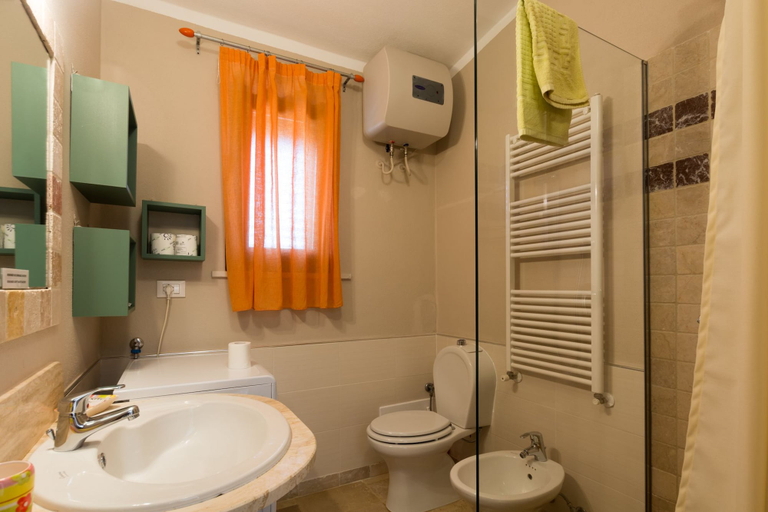 Bathroom, Lamia Chiara, Brindisi