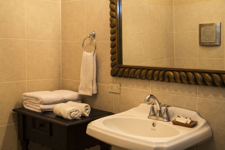Bathroom 3, Hotel Casa Nola, ZONA 8