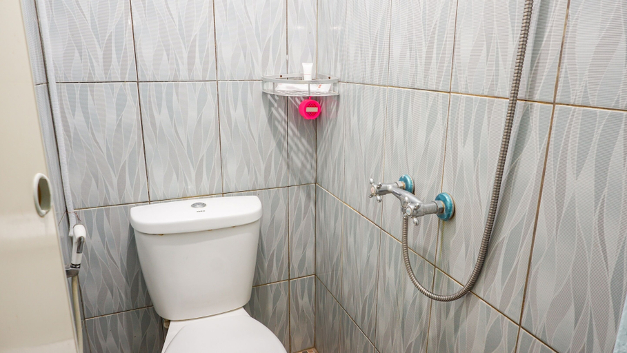 Bathroom 4, OYO 2088 Grha Blue Sky Syariah, Bandung