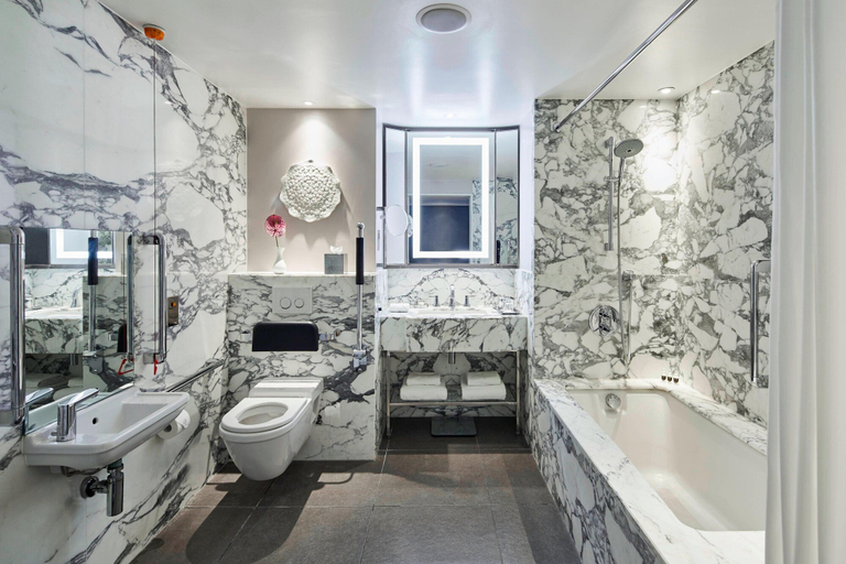 Bathroom 5, London Marriott Hotel Park Lane, London