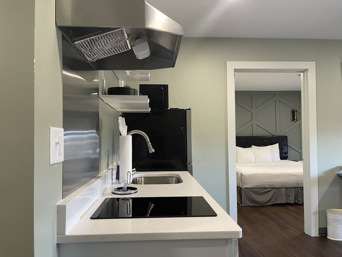 Dining Room 10