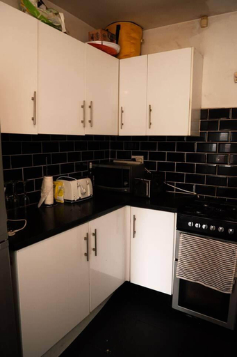 Private kitchen 4, Captivating 3-bed House in Birmingham, Birmingham