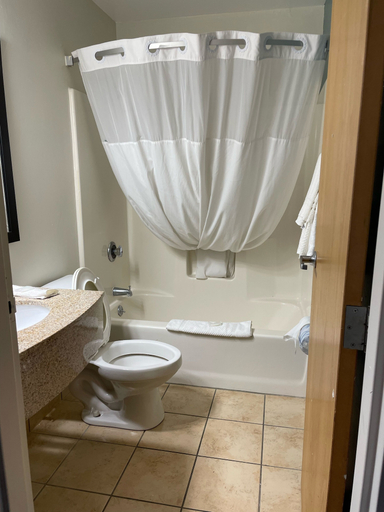 Bathroom 5, Baymont by Wyndham Boardman, Mahoning