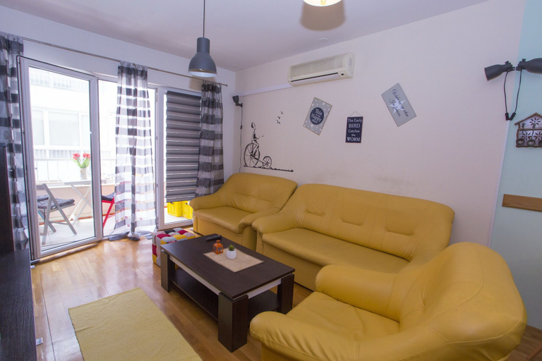 Others 5, Apartaman Hit, Makarska