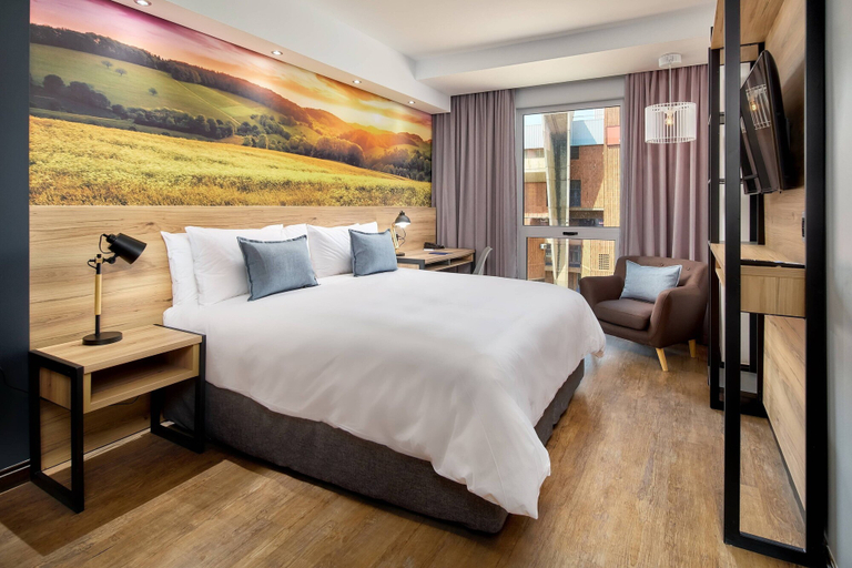 Bedroom 3, Protea Hotel by Marriott Pretoria Loftus Park, City of Tshwane