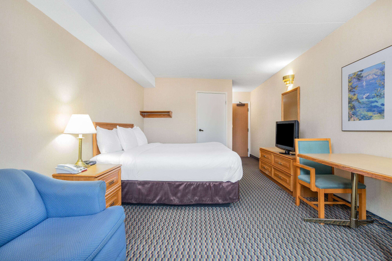 Bedroom 3, Travelodge by Wyndham Bridgewater, Lunenburg